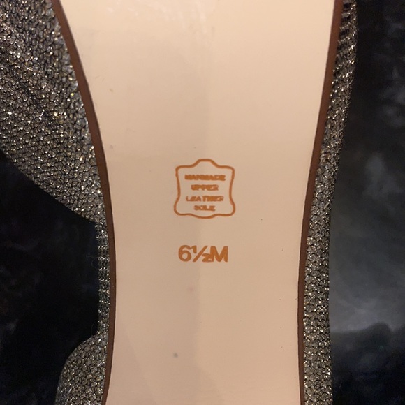 Sparkles heels - perfect for the holidays! - Picture 4 of 4